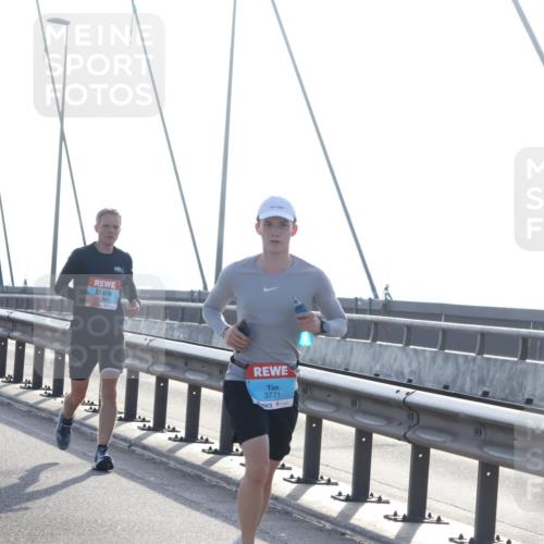 03.10.2026 - Köhlbrandbrückenlauf Tim E. http://msf.ph/oto/10608469 03.10.2026 09:21:42 Position 1 3771 meine-sportfotos.de