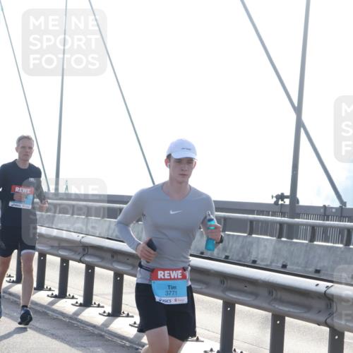03.10.2026 - Köhlbrandbrückenlauf Tim E. http://msf.ph/oto/10608488 03.10.2026 09:21:42 Position 1 3771 meine-sportfotos.de