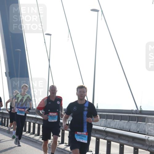 03.10.2026 - Köhlbrandbrückenlauf Tim E. http://msf.ph/oto/10608540 03.10.2026 09:21:47 Position 1 1327, 1264 meine-sportfotos.de
