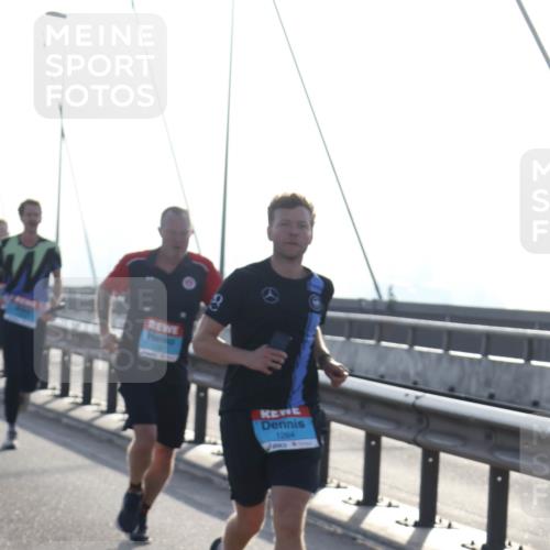 03.10.2026 - Köhlbrandbrückenlauf Tim E. http://msf.ph/oto/10608564 03.10.2026 09:21:48 Position 1 1264 meine-sportfotos.de