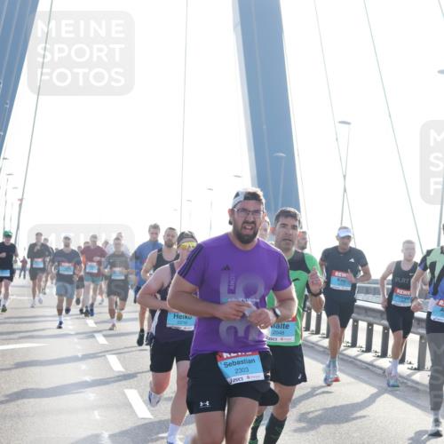 03.10.2026 - Köhlbrandbrückenlauf Tim E. http://msf.ph/oto/10608588 03.10.2026 09:21:50 Position 1 2216, 2303, 2048 meine-sportfotos.de