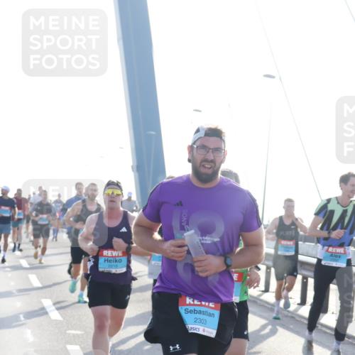 03.10.2026 - Köhlbrandbrückenlauf Tim E. http://msf.ph/oto/10608607 03.10.2026 09:21:51 Position 1 2216, 2303 meine-sportfotos.de