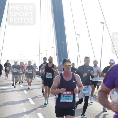 03.10.2026 - Köhlbrandbrückenlauf Tim E. http://msf.ph/oto/10608621 03.10.2026 09:21:52 Position 1 2216, 3798 meine-sportfotos.de