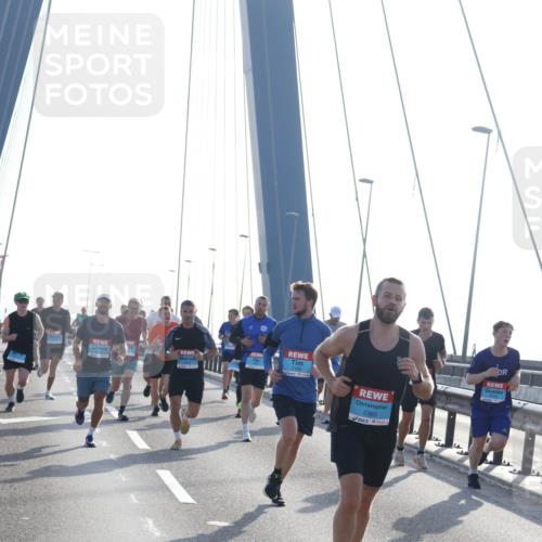 03.10.2026 - Köhlbrandbrückenlauf Tim E. http://msf.ph/oto/10608624 03.10.2026 09:21:53 Position 1 2365 meine-sportfotos.de