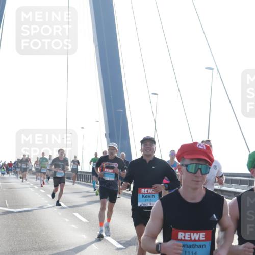 03.10.2026 - Köhlbrandbrückenlauf Tim E. http://msf.ph/oto/10608679 03.10.2026 09:22:00 Position 1 2110, 1114 meine-sportfotos.de
