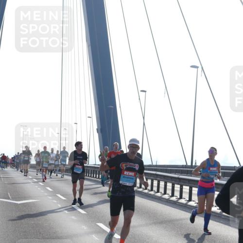 03.10.2026 - Köhlbrandbrückenlauf Tim E. http://msf.ph/oto/10608703 03.10.2026 09:22:01 Position 1 1777 meine-sportfotos.de