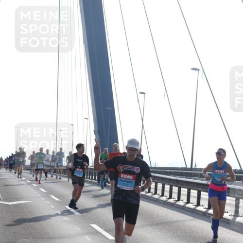 03.10.2026 - Köhlbrandbrückenlauf Tim E. http://msf.ph/oto/10608714 03.10.2026 09:22:01 Position 1 1777, 157 meine-sportfotos.de