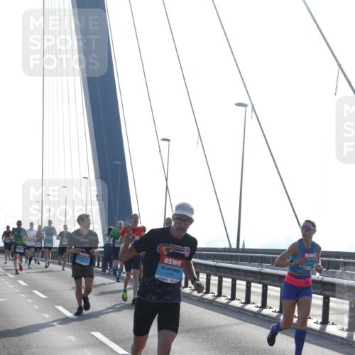 03.10.2026 - Köhlbrandbrückenlauf Tim E. http://msf.ph/oto/10608723 03.10.2026 09:22:01 Position 1 1777 meine-sportfotos.de