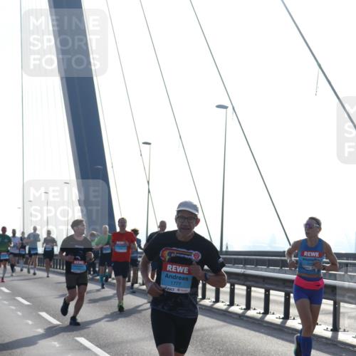 03.10.2026 - Köhlbrandbrückenlauf Tim E. http://msf.ph/oto/10608728 03.10.2026 09:22:02 Position 1 1777, 157 meine-sportfotos.de