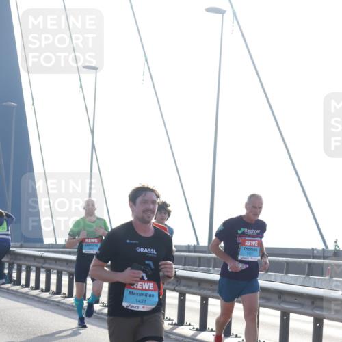 03.10.2026 - Köhlbrandbrückenlauf Tim E. http://msf.ph/oto/10608755 03.10.2026 09:22:04 Position 1 1427, 1421 meine-sportfotos.de