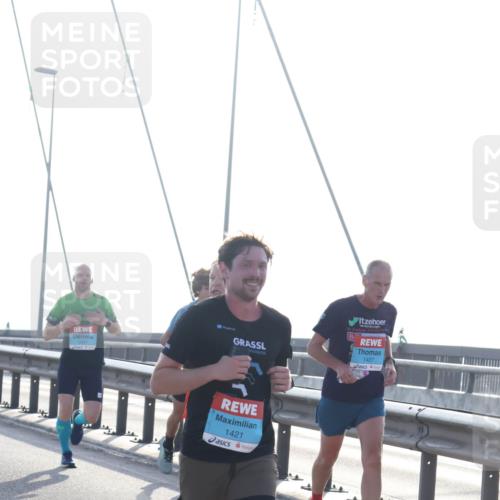 03.10.2026 - Köhlbrandbrückenlauf Tim E. http://msf.ph/oto/10608770 03.10.2026 09:22:05 Position 1 1427, 1421 meine-sportfotos.de