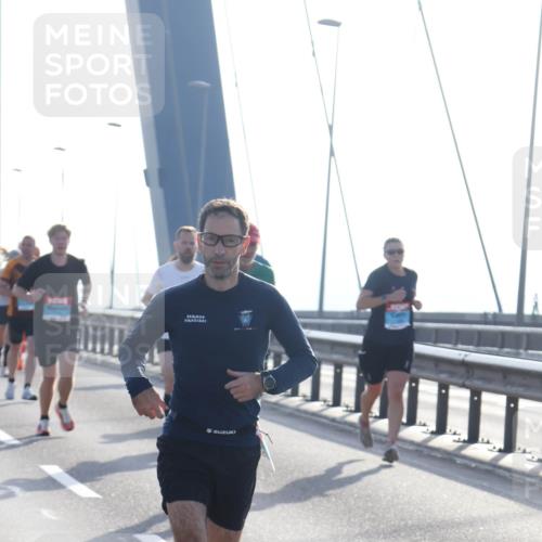 03.10.2026 - Köhlbrandbrückenlauf Tim E. http://msf.ph/oto/10608799 03.10.2026 09:22:09 Position 1  meine-sportfotos.de