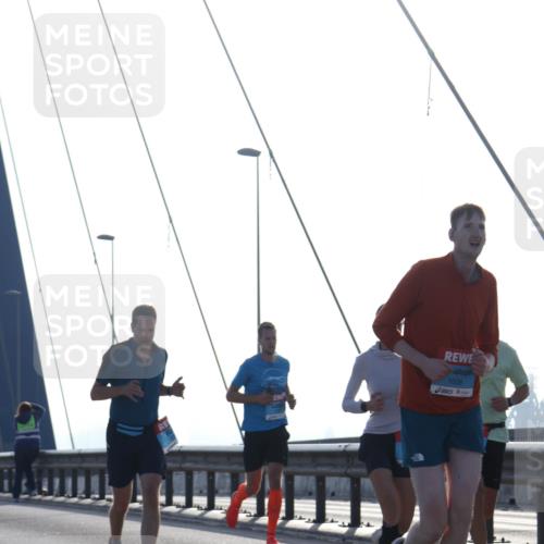 03.10.2026 - Köhlbrandbrückenlauf Tim E. http://msf.ph/oto/10608838 03.10.2026 09:22:18 Position 1 1008 meine-sportfotos.de