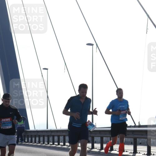03.10.2026 - Köhlbrandbrückenlauf Tim E. http://msf.ph/oto/10608854 03.10.2026 09:22:18 Position 1 2099 meine-sportfotos.de