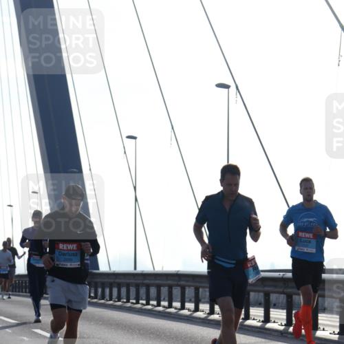03.10.2026 - Köhlbrandbrückenlauf Tim E. http://msf.ph/oto/10608861 03.10.2026 09:22:19 Position 1 2099 meine-sportfotos.de