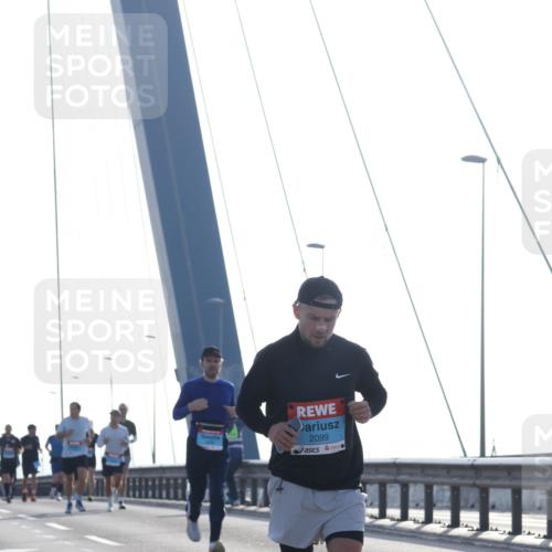 03.10.2026 - Köhlbrandbrückenlauf Tim E. http://msf.ph/oto/10608863 03.10.2026 09:22:20 Position 1 2099 meine-sportfotos.de