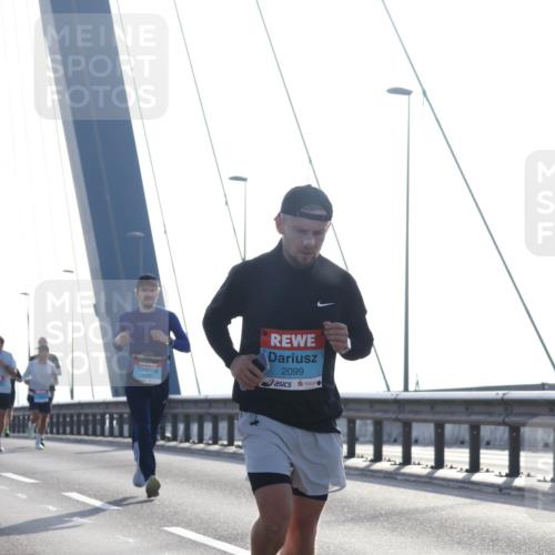 03.10.2026 - Köhlbrandbrückenlauf Tim E. http://msf.ph/oto/10608872 03.10.2026 09:22:20 Position 1 2099 meine-sportfotos.de