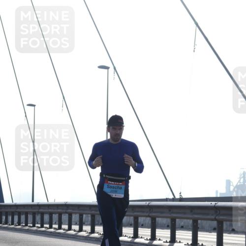03.10.2026 - Köhlbrandbrückenlauf Tim E. http://msf.ph/oto/10608887 03.10.2026 09:22:23 Position 1 2238 meine-sportfotos.de