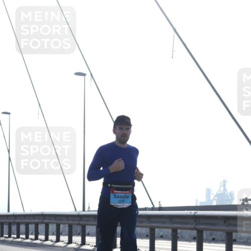 03.10.2026 - Köhlbrandbrückenlauf Tim E. http://msf.ph/oto/10608894 03.10.2026 09:22:23 Position 1 2238 meine-sportfotos.de