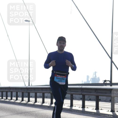 03.10.2026 - Köhlbrandbrückenlauf Tim E. http://msf.ph/oto/10608899 03.10.2026 09:22:24 Position 1 2238 meine-sportfotos.de