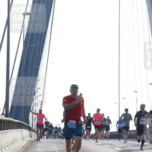 03.10.2026 - Köhlbrandbrückenlauf Tim E. http://msf.ph/oto/10608909 03.10.2026 09:22:27 Position 1 50, 2340 meine-sportfotos.de