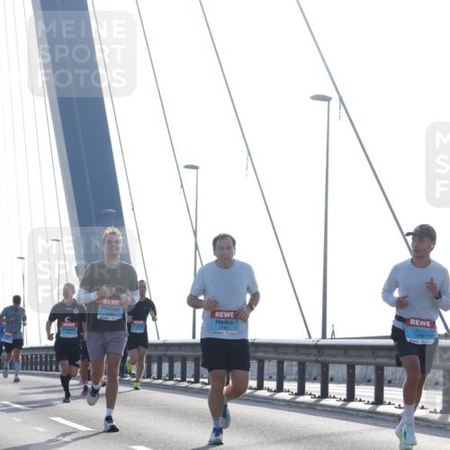 03.10.2026 - Köhlbrandbrückenlauf Tim E. http://msf.ph/oto/10608924 03.10.2026 09:22:28 Position 1 3, 3845, 2164 meine-sportfotos.de