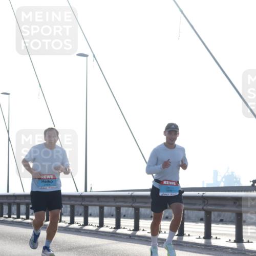 03.10.2026 - Köhlbrandbrückenlauf Tim E. http://msf.ph/oto/10608929 03.10.2026 09:22:28 Position 1 2164, 3845 meine-sportfotos.de