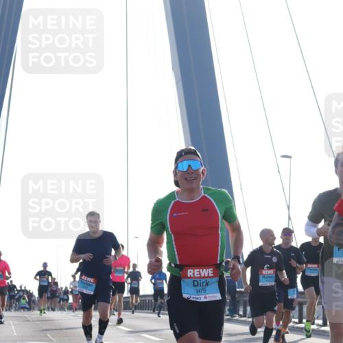 03.10.2026 - Köhlbrandbrückenlauf Tim E. http://msf.ph/oto/10608960 03.10.2026 09:22:30 Position 1 1479 meine-sportfotos.de