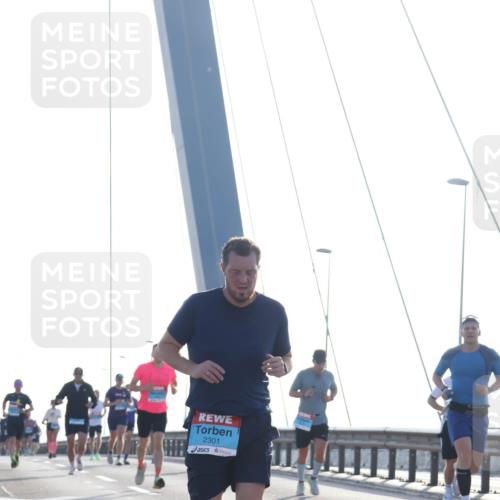 03.10.2026 - Köhlbrandbrückenlauf Tim E. http://msf.ph/oto/10609019 03.10.2026 09:22:33 Position 1 2301 meine-sportfotos.de
