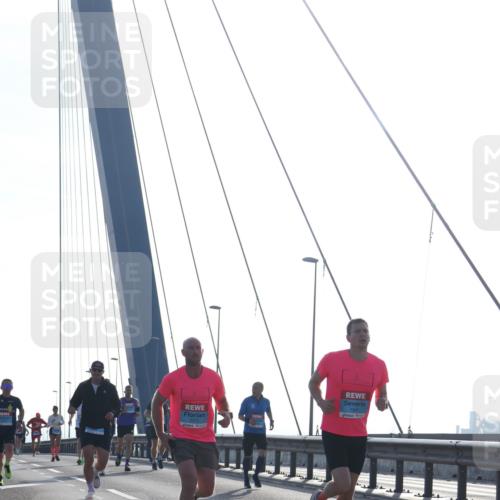 03.10.2026 - Köhlbrandbrückenlauf Tim E. http://msf.ph/oto/10609026 03.10.2026 09:22:38 Position 1 2275, 1941 meine-sportfotos.de