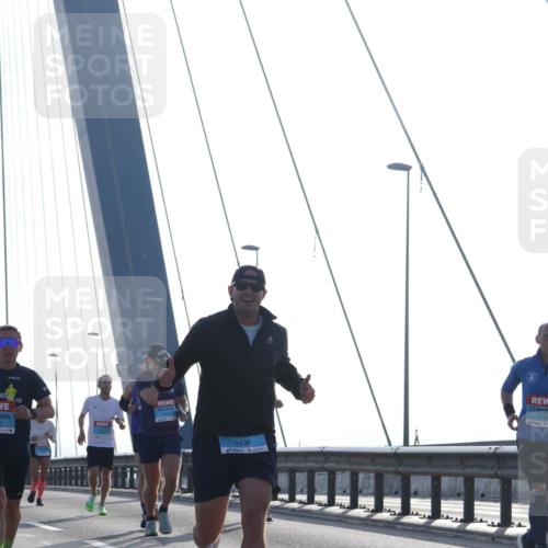 03.10.2026 - Köhlbrandbrückenlauf Tim E. http://msf.ph/oto/10609053 03.10.2026 09:22:41 Position 1 2436, 1703 meine-sportfotos.de