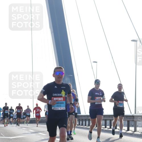 03.10.2026 - Köhlbrandbrückenlauf Tim E. http://msf.ph/oto/10609076 03.10.2026 09:22:42 Position 1 2672 meine-sportfotos.de