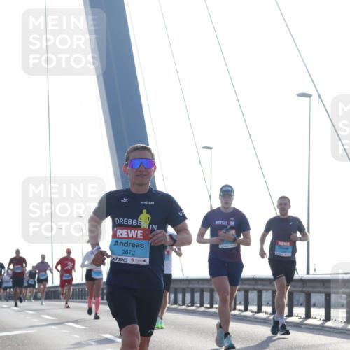 03.10.2026 - Köhlbrandbrückenlauf Tim E. http://msf.ph/oto/10609079 03.10.2026 09:22:42 Position 1 2672 meine-sportfotos.de
