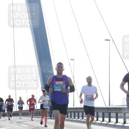 03.10.2026 - Köhlbrandbrückenlauf Tim E. http://msf.ph/oto/10609100 03.10.2026 09:22:45 Position 1 2258 meine-sportfotos.de