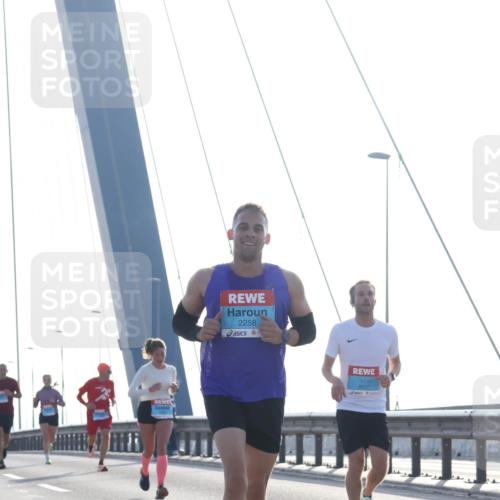 03.10.2026 - Köhlbrandbrückenlauf Tim E. http://msf.ph/oto/10609108 03.10.2026 09:22:45 Position 1 2258 meine-sportfotos.de