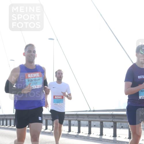 03.10.2026 - Köhlbrandbrückenlauf Tim E. http://msf.ph/oto/10609115 03.10.2026 09:22:46 Position 1 2258, 3837 meine-sportfotos.de
