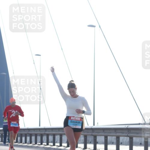 03.10.2026 - Köhlbrandbrückenlauf Tim E. http://msf.ph/oto/10609121 03.10.2026 09:22:48 Position 1 2239 meine-sportfotos.de