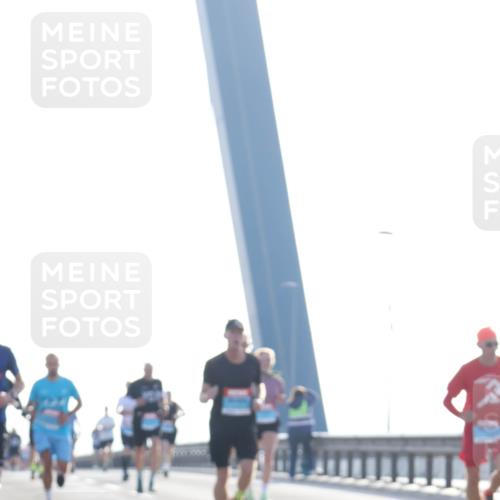 03.10.2026 - Köhlbrandbrückenlauf Tim E. http://msf.ph/oto/10609139 03.10.2026 09:22:50 Position 1  meine-sportfotos.de