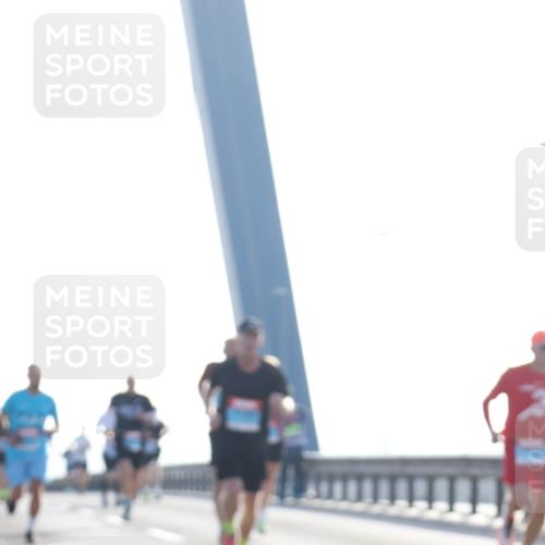 03.10.2026 - Köhlbrandbrückenlauf Tim E. http://msf.ph/oto/10609141 03.10.2026 09:22:50 Position 1  meine-sportfotos.de