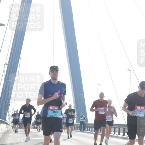 03.10.2026 - Köhlbrandbrückenlauf Tim E. http://msf.ph/oto/10609166 03.10.2026 09:22:53 Position 1 1396, 2410 meine-sportfotos.de