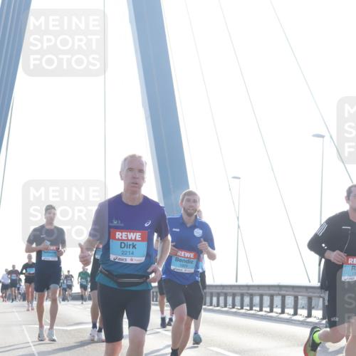 03.10.2026 - Köhlbrandbrückenlauf Tim E. http://msf.ph/oto/10609224 03.10.2026 09:23:01 Position 1 2214, 1829, 132 meine-sportfotos.de