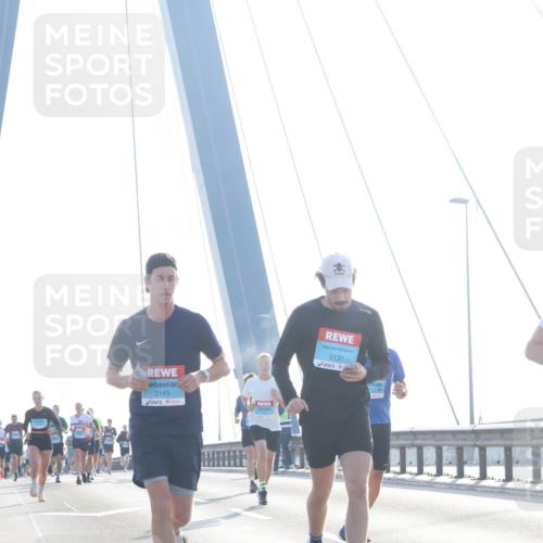 03.10.2026 - Köhlbrandbrückenlauf Tim E. http://msf.ph/oto/10609255 03.10.2026 09:23:04 Position 1 2145, 2137, 13 meine-sportfotos.de