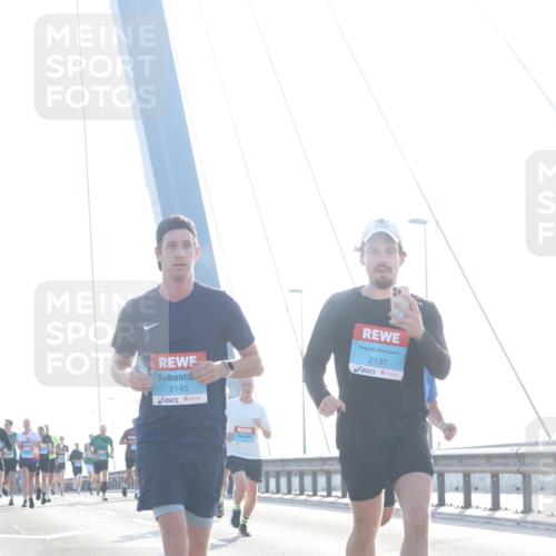 03.10.2026 - Köhlbrandbrückenlauf Tim E. http://msf.ph/oto/10609268 03.10.2026 09:23:05 Position 1 2145, 2137 meine-sportfotos.de