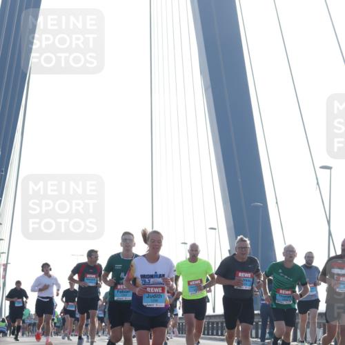03.10.2026 - Köhlbrandbrückenlauf Tim E. http://msf.ph/oto/10609304 03.10.2026 09:23:12 Position 1 79, 3, 1359, 1298 meine-sportfotos.de