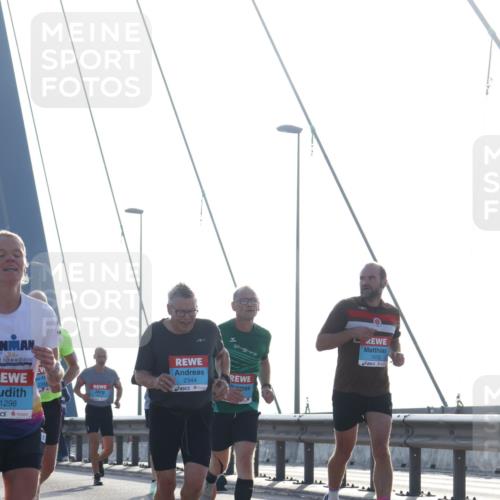 03.10.2026 - Köhlbrandbrückenlauf Tim E. http://msf.ph/oto/10609335 03.10.2026 09:23:14 Position 1 1298, 2344, 1532 meine-sportfotos.de
