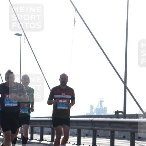 03.10.2026 - Köhlbrandbrückenlauf Tim E. http://msf.ph/oto/10609337 03.10.2026 09:23:14 Position 1 1532, 2344, 1054 meine-sportfotos.de