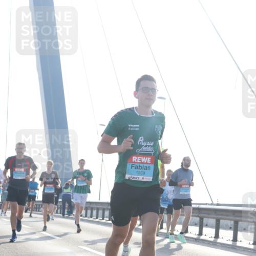 03.10.2026 - Köhlbrandbrückenlauf Tim E. http://msf.ph/oto/10609348 03.10.2026 09:23:16 Position 1 1359 meine-sportfotos.de