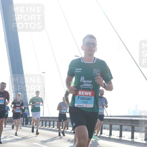 03.10.2026 - Köhlbrandbrückenlauf Tim E. http://msf.ph/oto/10609355 03.10.2026 09:23:16 Position 1 1359 meine-sportfotos.de