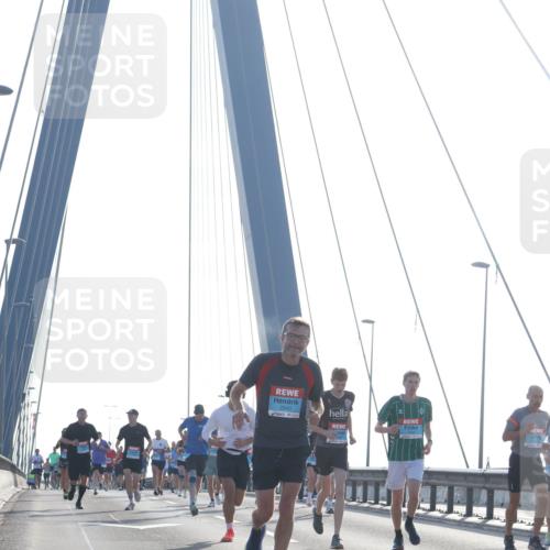 03.10.2026 - Köhlbrandbrückenlauf Tim E. http://msf.ph/oto/10609364 03.10.2026 09:23:18 Position 1  meine-sportfotos.de