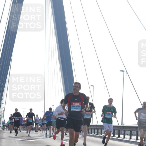 03.10.2026 - Köhlbrandbrückenlauf Tim E. http://msf.ph/oto/10609371 03.10.2026 09:23:18 Position 1 2243 meine-sportfotos.de